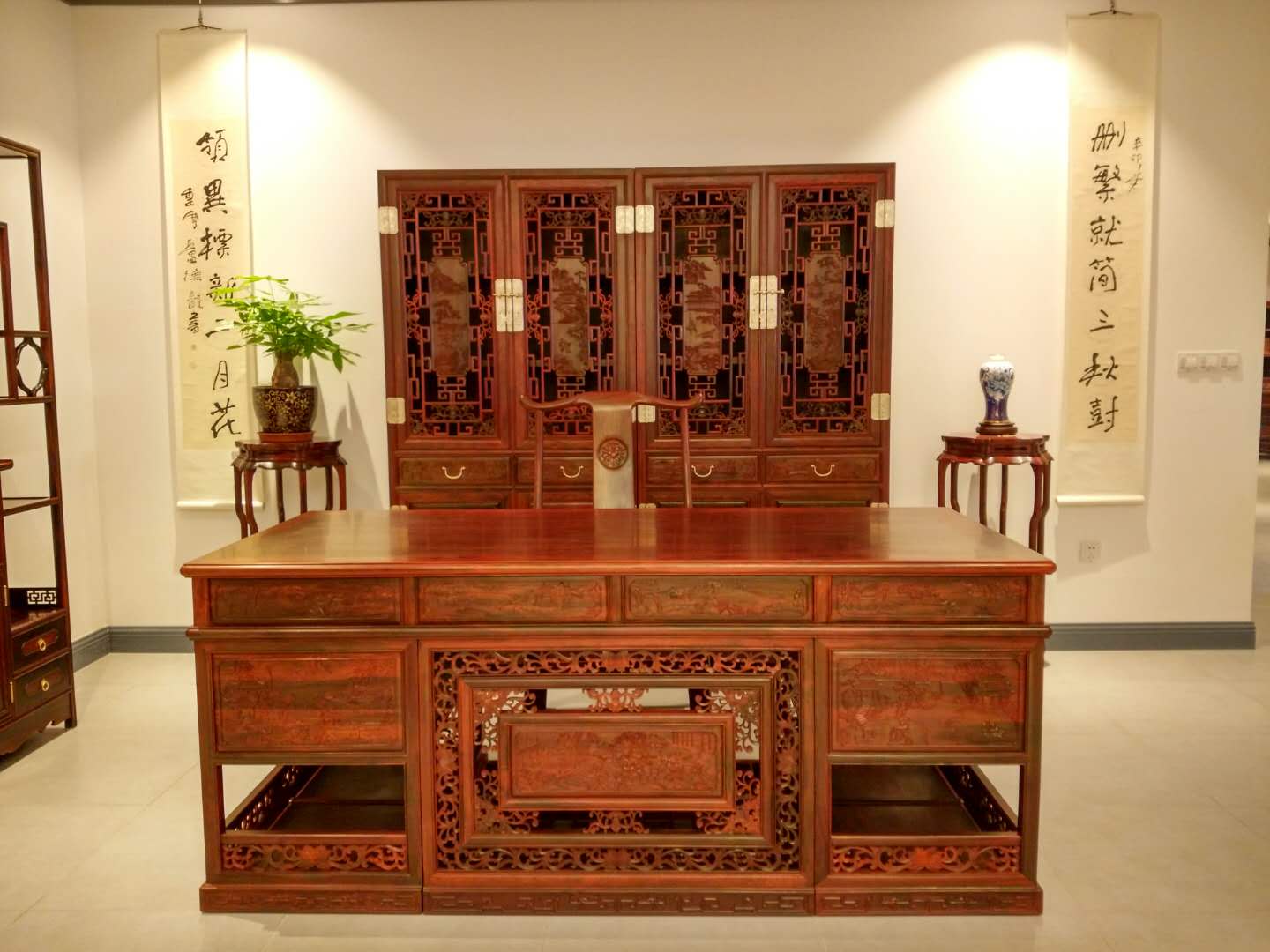 小葉紫檀百子(zǐ)辦公桌