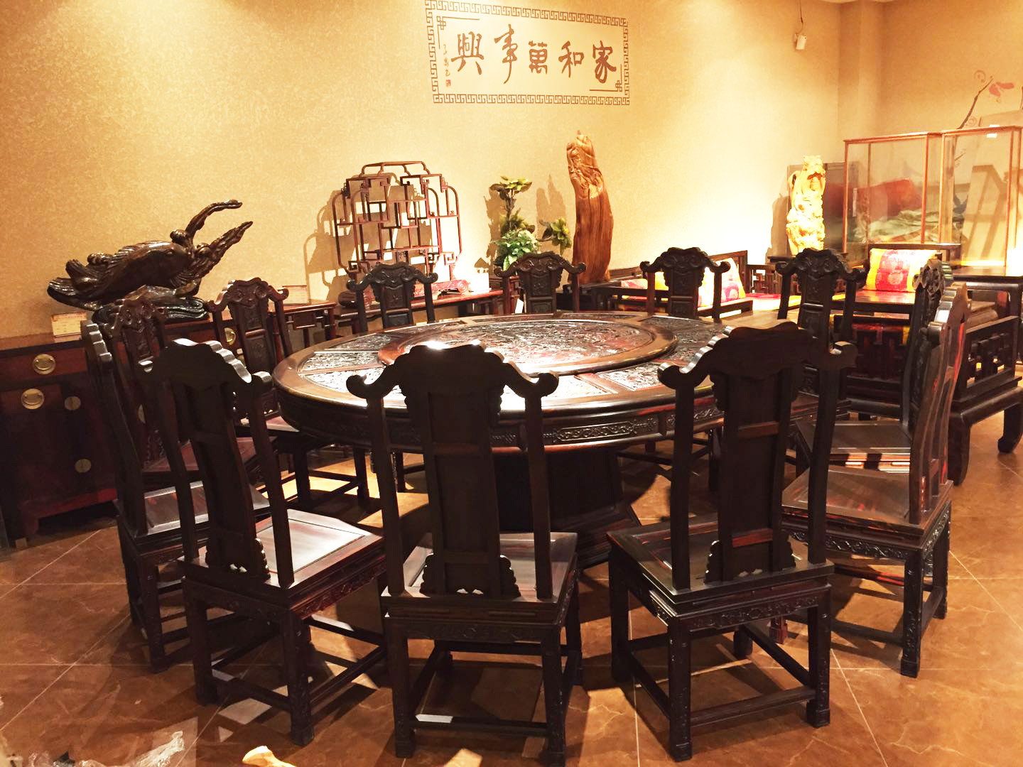 百子(zǐ)圖深雕圓餐桌